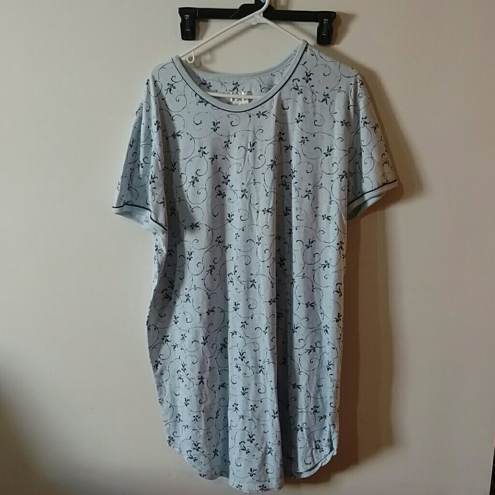 White Stag One Size Flowery Night Gown